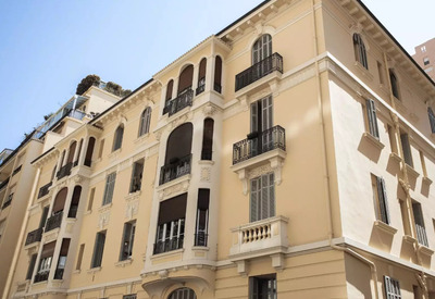 Bourgeois apartment with garden in the city center
