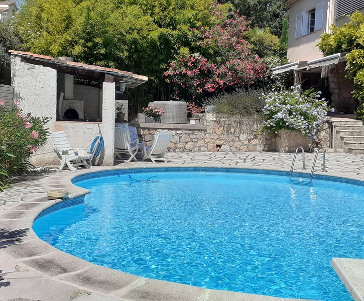 Charming "pied à terre" in a Mougins private gated area