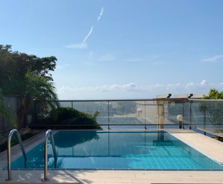 3 pièces toit terrasse avec piscine-Le Roc Fleuri