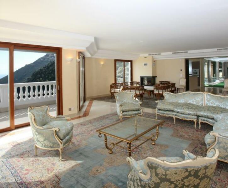 Luxurious villa La Turbie