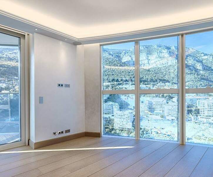Luxurious 5 rooms apartment in the "Odeon Tower"