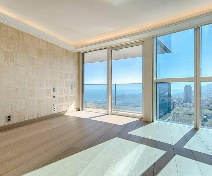 Luxurious 5 rooms apartment in the "Odeon Tower"